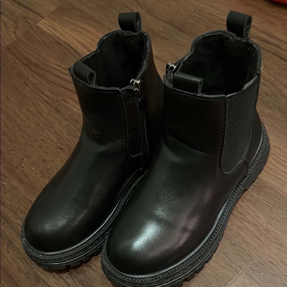 SHEIN Black Chelsea Boots with Chunky Sole
